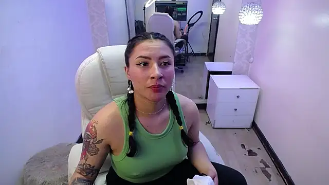 nicolee 8 online show from 18, 9, 2025