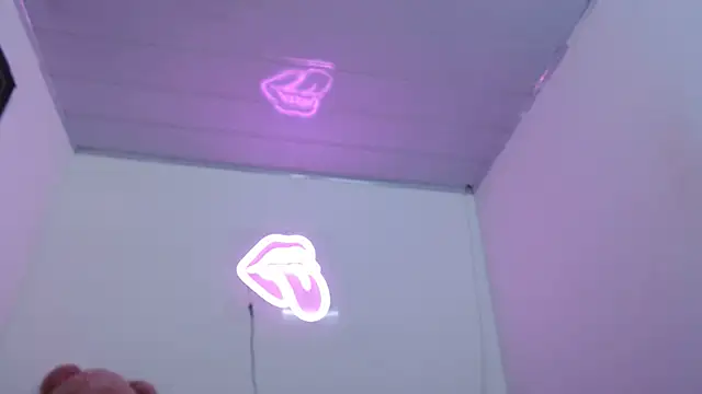 Snapshot of valerii_fox_69 chatting on 3, 12, 2025 valerii fox 69 online show from 3, 12, 2025