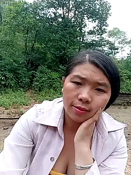 Snapshot of quynhkoolbae chatting on 3, 10, 2025 quynhkoolbae online show from 3, 10, 2025