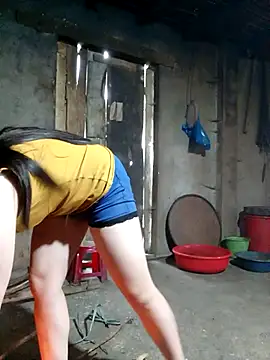 Snapshot of quynhkoolbae chatting on 12, 11, 2025 quynhkoolbae online show from 12, 11, 2025