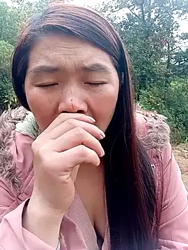 Snapshot of quynhkoolbae chatting on 5, 12, 2025 quynhkoolbae online show from 5, 12, 2025