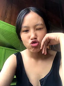 Snapshot of May_nhi chatting on 10, 9, 2025 May nhi online show from 10, 9, 2025