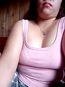 Snapshot of miumiu_00 chatting on 15, 9, 2025 miumiu 00 online show from 15, 9, 2025