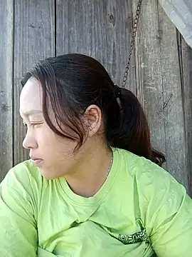 Snapshot of miumiu_00 chatting on 5, 10, 2025 miumiu 00 online show from 5, 10, 2025