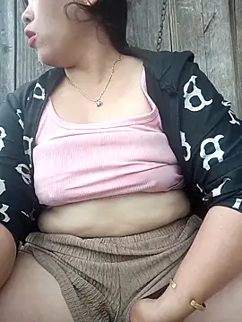 Snapshot of miumiu_00 chatting on 7, 10, 2025 miumiu 00 online show from 7, 10, 2025