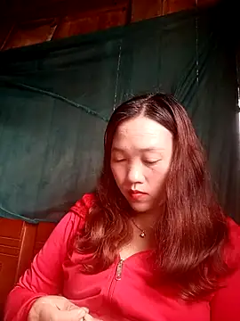 Snapshot of miumiu_00 chatting on 5, 12, 2025 miumiu 00 online show from 5, 12, 2025