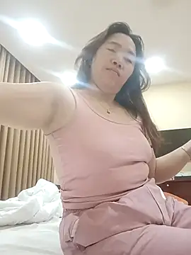 Snapshot of miumiu_00 chatting on 16, 12, 2025 miumiu 00 online show from 16, 12, 2025