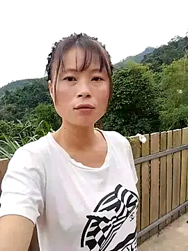 Snapshot of linda_bae00 chatting on 6, 10, 2025 linda bae00 online show from 6, 10, 2025