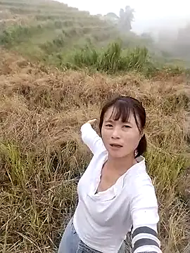 Snapshot of linda_bae00 chatting on 24, 10, 2025 linda bae00 online show from 24, 10, 2025