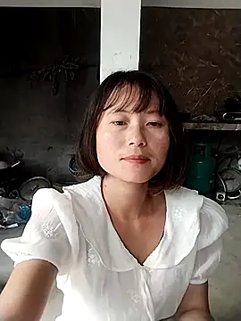 Snapshot of linda_bae00 chatting on 29, 10, 2025 linda bae00 online show from 29, 10, 2025