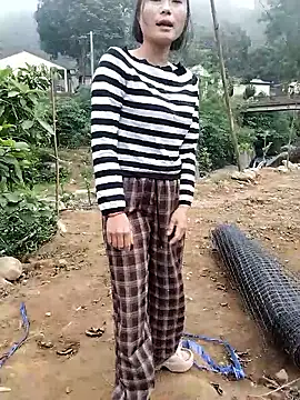 Snapshot of linda_bae00 chatting on 31, 10, 2025 linda bae00 online show from 31, 10, 2025