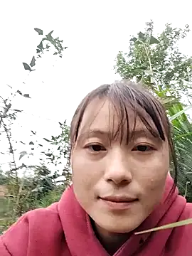 Snapshot of linda_bae00 chatting on 12, 11, 2025 linda bae00 online show from 12, 11, 2025