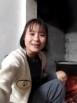 Snapshot of linda_bae00 chatting on 18, 11, 2025 linda bae00 online show from 18, 11, 2025