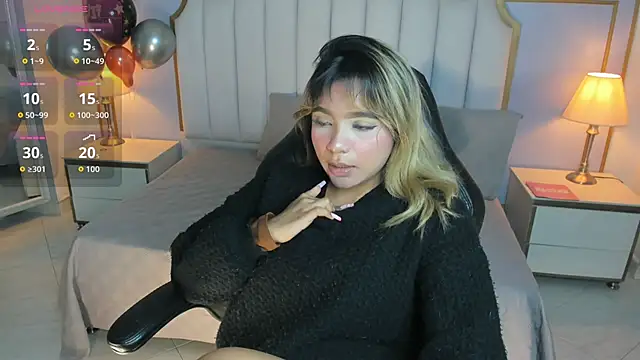 Snapshot of Emilly_mell chatting on 2, 12, 2025 Emilly mell online show from 2, 12, 2025