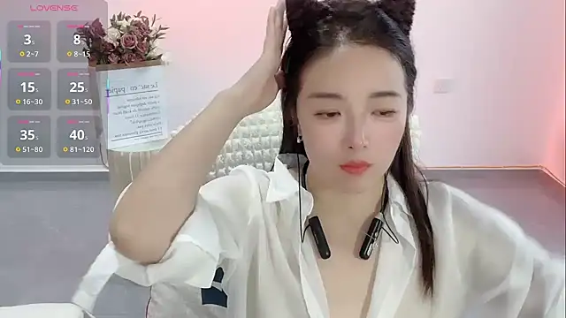 Snapshot of Xiali-166 chatting on 2, 10, 2025 Xiali-166 online show from 2, 10, 2025