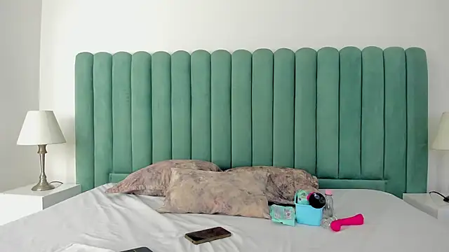 Snapshot of EmilyHanks_ chatting on 18, 11, 2025 EmilyHanks online show from 18, 11, 2025