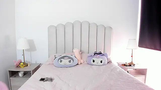 Snapshot of SofieBunnie chatting on 5, 10, 2025 SofieBunnie online show from 5, 10, 2025