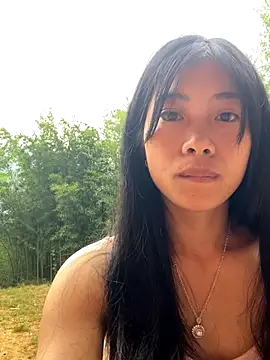 EmLy02 online show from 10, 10, 2025