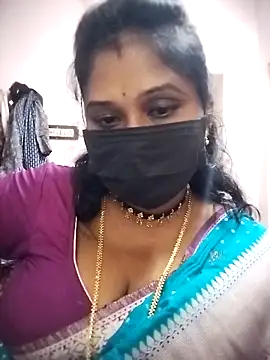 Snapshot of chaitara-reddy chatting on 6, 11, 2025 chaitara-reddy online show from 6, 11, 2025