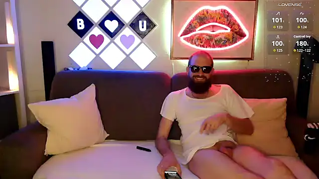 XBellaXundXUweX online show from 1, 3, 2026