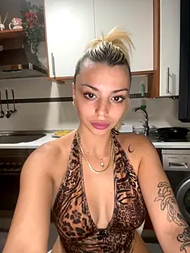Snapshot of NoeliaGarcia17 chatting on 16, 9, 2025 NoeliaGarcia17 online show from 16, 9, 2025