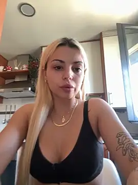 Snapshot of NoeliaGarcia17 chatting on 1, 10, 2025 NoeliaGarcia17 online show from 1, 10, 2025