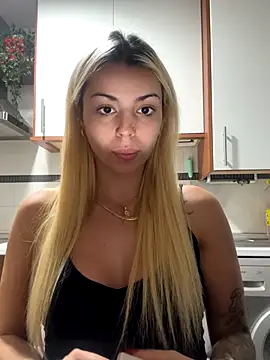 Snapshot of NoeliaGarcia17 chatting on 11, 10, 2025 NoeliaGarcia17 online show from 11, 10, 2025