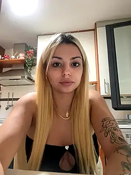 Snapshot of NoeliaGarcia17 chatting on 13, 10, 2025 NoeliaGarcia17 online show from 13, 10, 2025