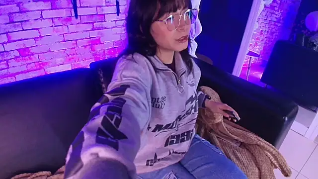 Snapshot of kitty_malach chatting on 17, 12, 2025 kitty malach online show from 17, 12, 2025