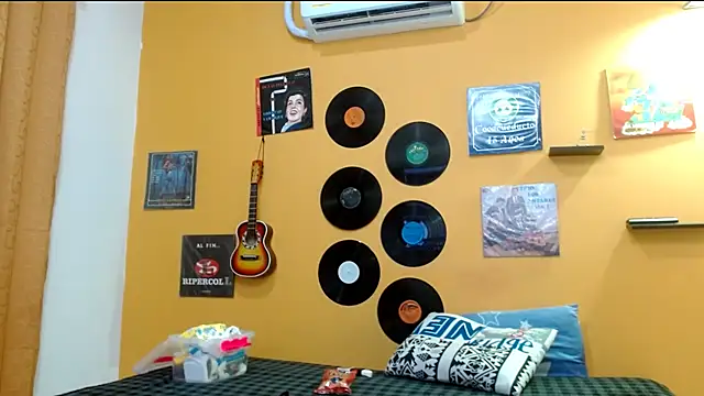 skinnyverus18 online show from 8, 10, 2025