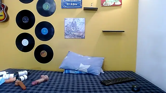 skinnyverus18 online show from 4, 4, 2026