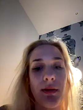 Snapshot of DaryaDoll chatting on 28, 9, 2025 DaryaDoll online show from 28, 9, 2025