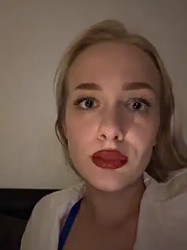 Snapshot of DaryaDoll chatting on 21, 11, 2025 DaryaDoll online show from 21, 11, 2025