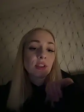 Snapshot of DaryaDoll chatting on 18, 12, 2025 DaryaDoll online show from 18, 12, 2025