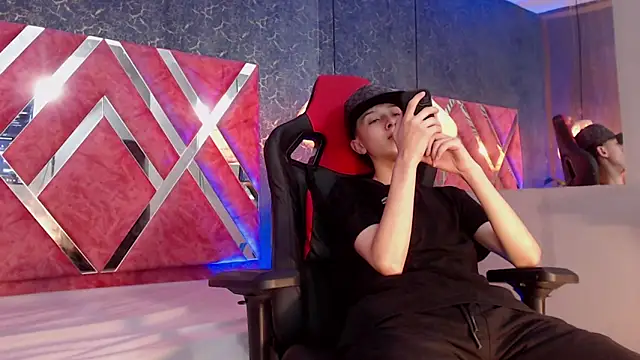 Snapshot of ArthurCox chatting on 8, 9, 2025 ArthurCox online show from 8, 9, 2025