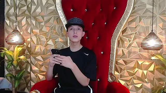 Snapshot of ArthurCox chatting on 11, 9, 2025 ArthurCox online show from 11, 9, 2025