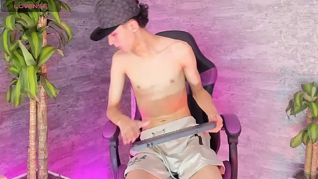 Snapshot of ArthurCox chatting on 16, 9, 2025 ArthurCox online show from 16, 9, 2025