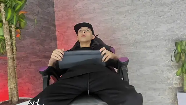 Snapshot of ArthurCox chatting on 21, 9, 2025 ArthurCox online show from 21, 9, 2025