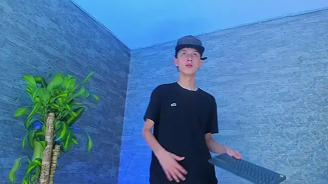 Snapshot of ArthurCox chatting on 24, 9, 2025 ArthurCox online show from 24, 9, 2025