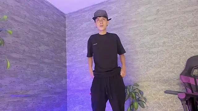 Snapshot of ArthurCox chatting on 27, 9, 2025 ArthurCox online show from 27, 9, 2025