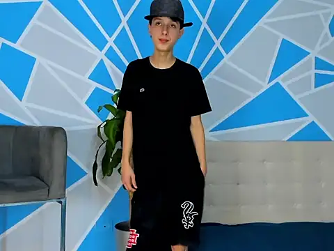 Snapshot of ArthurCox chatting on 5, 10, 2025 ArthurCox online show from 5, 10, 2025