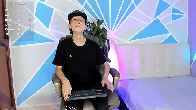 Snapshot of ArthurCox chatting on 11, 10, 2025 ArthurCox online show from 11, 10, 2025