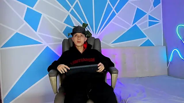 Snapshot of ArthurCox chatting on 12, 10, 2025 ArthurCox online show from 12, 10, 2025