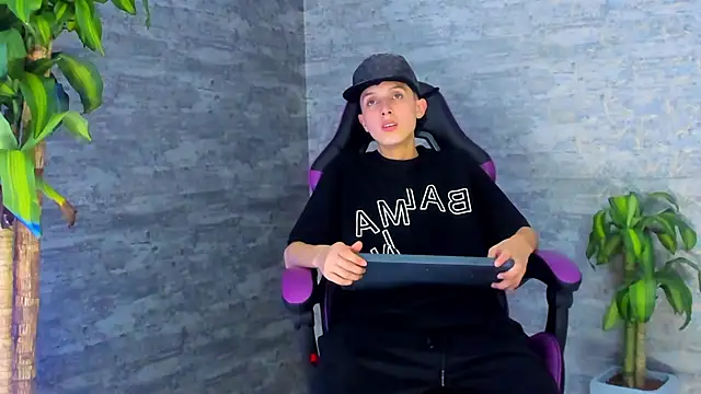 Snapshot of ArthurCox chatting on 15, 10, 2025 ArthurCox online show from 15, 10, 2025