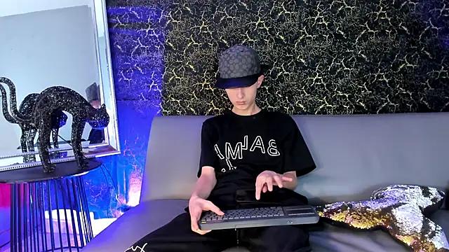 Snapshot of ArthurCox chatting on 17, 10, 2025 ArthurCox online show from 17, 10, 2025