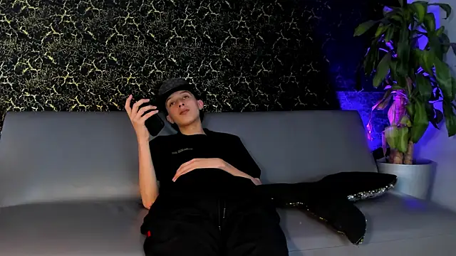 Snapshot of ArthurCox chatting on 18, 10, 2025 ArthurCox online show from 18, 10, 2025