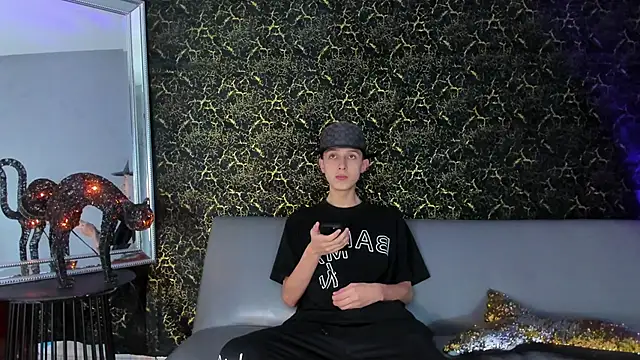 Snapshot of ArthurCox chatting on 24, 10, 2025 ArthurCox online show from 24, 10, 2025