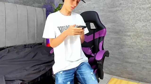 Snapshot of ArthurCox chatting on 30, 10, 2025 ArthurCox online show from 30, 10, 2025