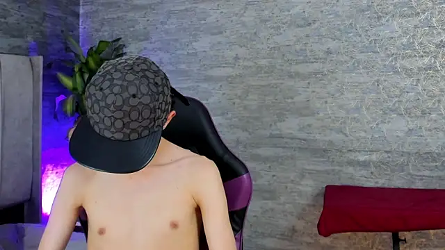 Snapshot of ArthurCox chatting on 14, 11, 2025 ArthurCox online show from 14, 11, 2025