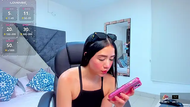 SaraWagner  online show from 13, 10, 2025